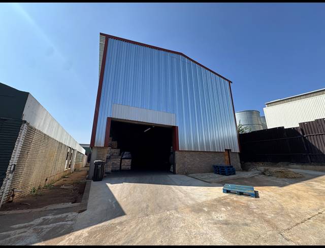 420M² WAREHOUSE TO LET IN INDUSTRIA WEST